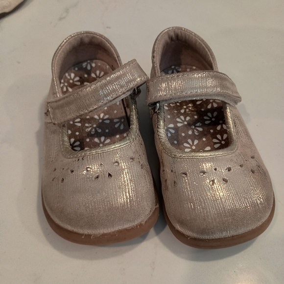 Girls 5T 6T 7T - See Kai Run, Keen, Toms shoe bundle - Picture 4 of 13